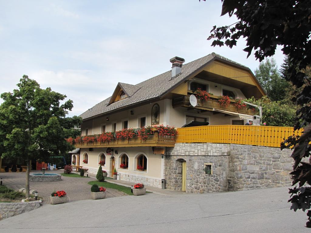 Guest House Kveder Skofja Loka ภายนอก รูปภาพ