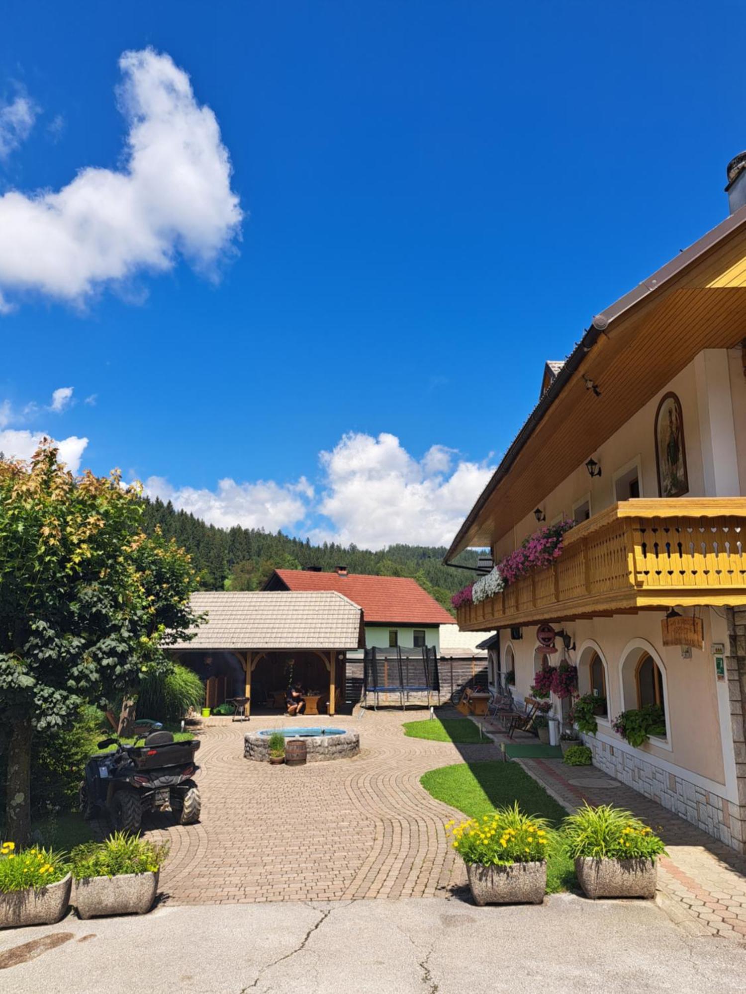 Guest House Kveder Skofja Loka ภายนอก รูปภาพ