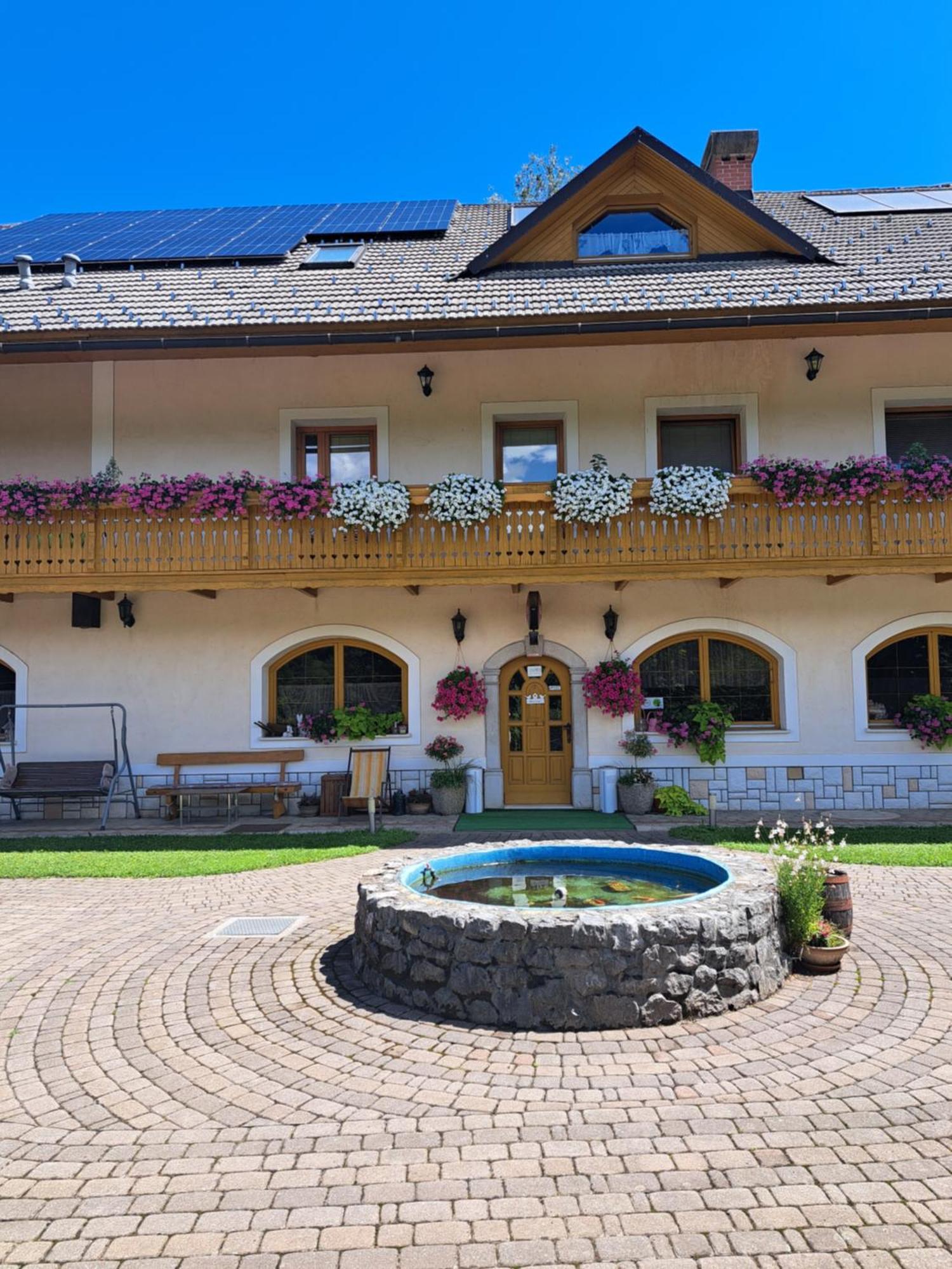 Guest House Kveder Skofja Loka ภายนอก รูปภาพ