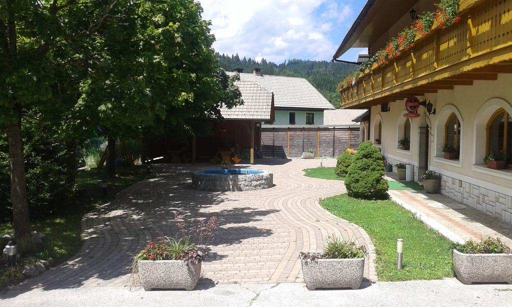 Guest House Kveder Skofja Loka ภายนอก รูปภาพ