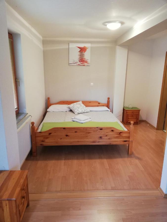 Guest House Kveder Skofja Loka ภายนอก รูปภาพ